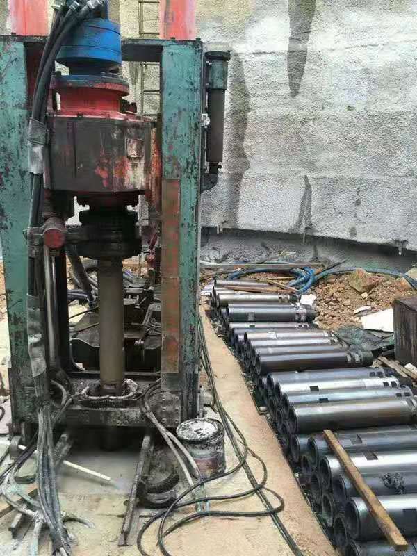 斜井天井钻机施工